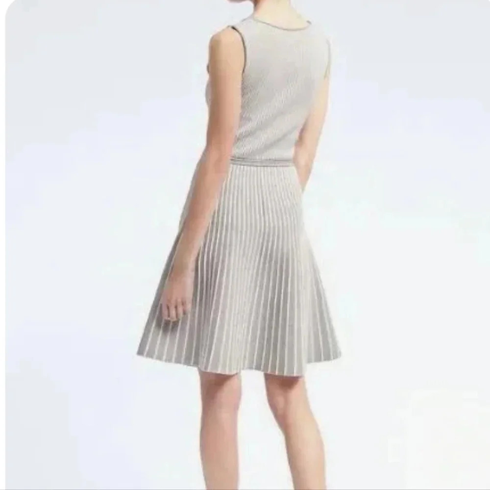 || BANANA REPUBLIC || sweater dress - Picture 8 of 8